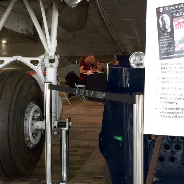 10/3/2015에 Yvette P.님이 American Airlines C.R. Smith Museum에서 찍은 사진