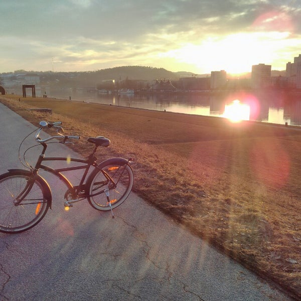 รูปภาพถ่ายที่ Donaulände โดย Michael S. เมื่อ 3/2/2013