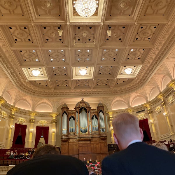 Foto diambil di Het Concertgebouw oleh Sietske G. pada 6/19/2022