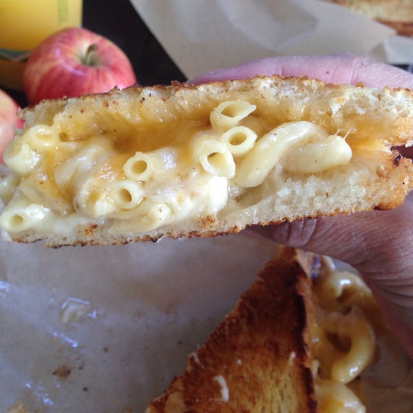 Das Foto wurde bei The American Grilled Cheese Kitchen von Amy B. am 11/7/2015 aufgenommen