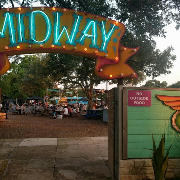 Foto tirada no(a) The Midway Food Park por Néstor em 5/14/2016