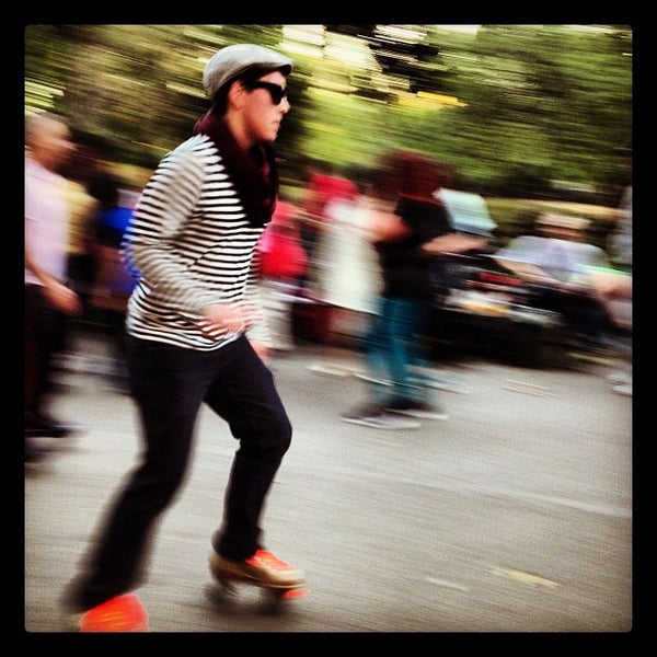 Foto tomada en Central Park Dance Skaters Association (CPDSA) — Free Roller Skating Rink  por d b. el 10/6/2012