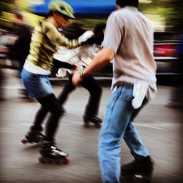 9/30/2012에 d b.님이 Central Park Dance Skaters Association (CPDSA) — Free Roller Skating Rink에서 찍은 사진