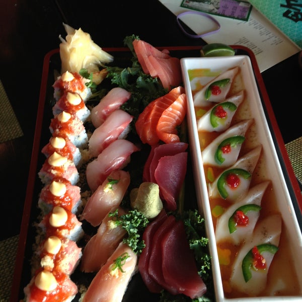 Photo taken at Masu Sushi &amp; Robata by Gary S. on 4/27/2013