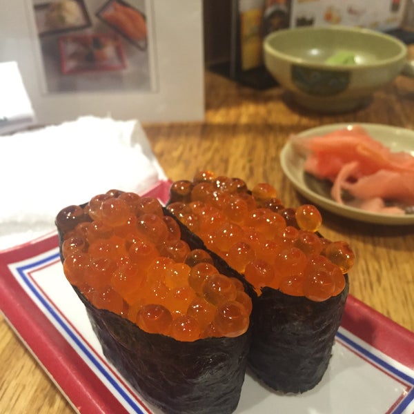 Foto scattata a Isobune Sushi da Rika P. il 2/3/2016