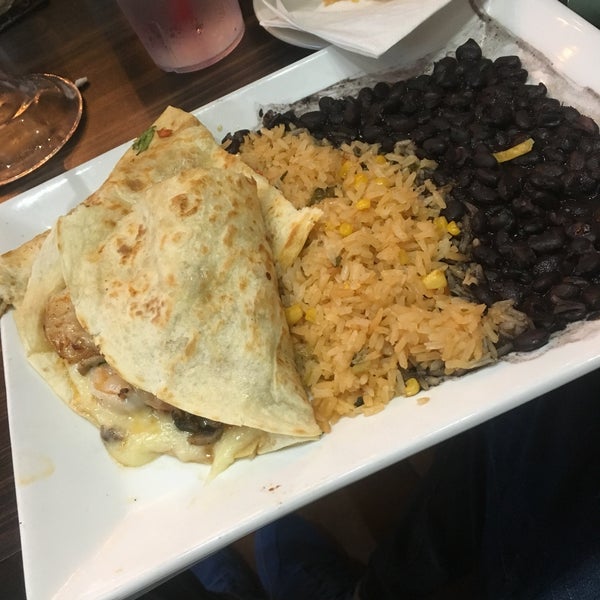 Das Foto wurde bei Zama Mexican Cuisine &amp; Margarita Bar von Jay P. am 6/2/2019 aufgenommen