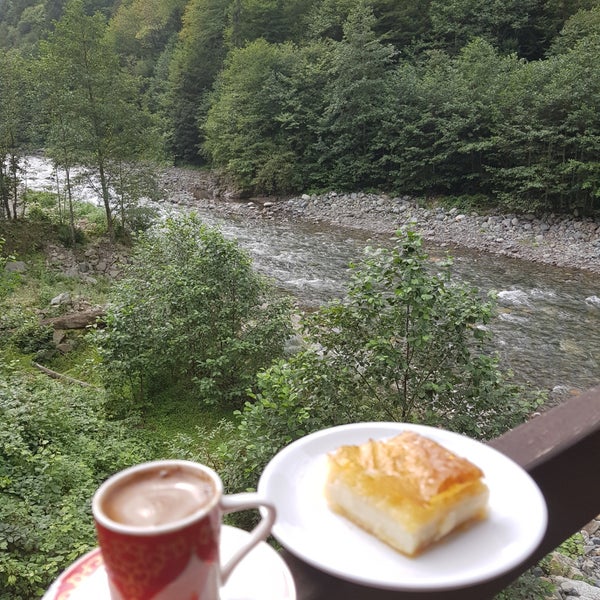 รูปภาพถ่ายที่ Çinçiva Kafe โดย Gülsüm Ö. เมื่อ 8/22/2019
