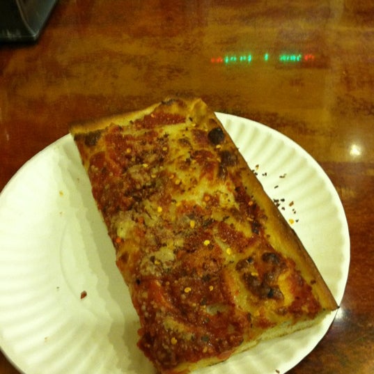 11/18/2012にBri R.がLa Bella Mariella Pizza IIで撮った写真
