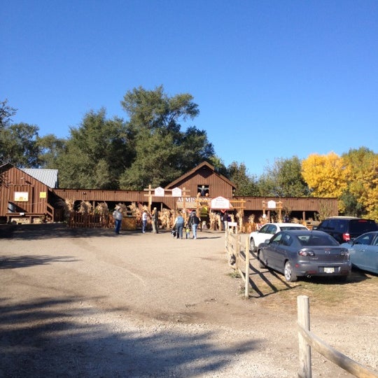 Photo taken at Vala&#39;s Pumpkin Patch &amp; Apple Orchard by Chris K. on 10/6/2012