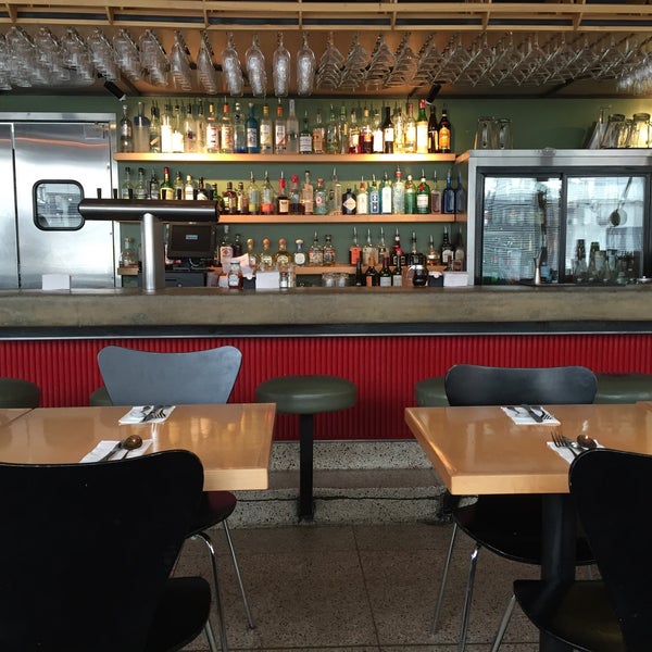 2/7/2016にChrisがContinental Restaurant &amp; Martini Barで撮った写真