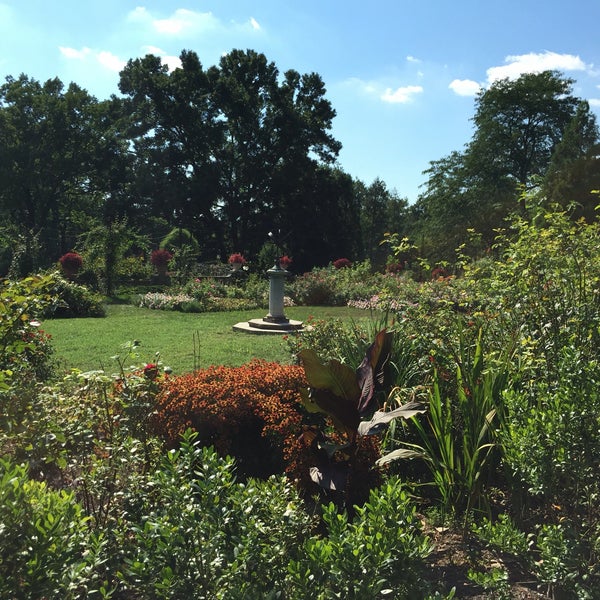 Foto tirada no(a) Morris Arboretum por Chris em 8/28/2016