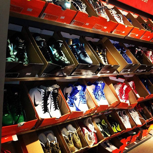 nike outlet paseo de sta rosa