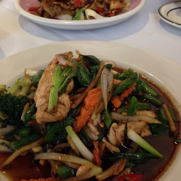 10/4/2013 tarihinde Matthew D.ziyaretçi tarafından Thai Soon Restaurant'de çekilen fotoğraf