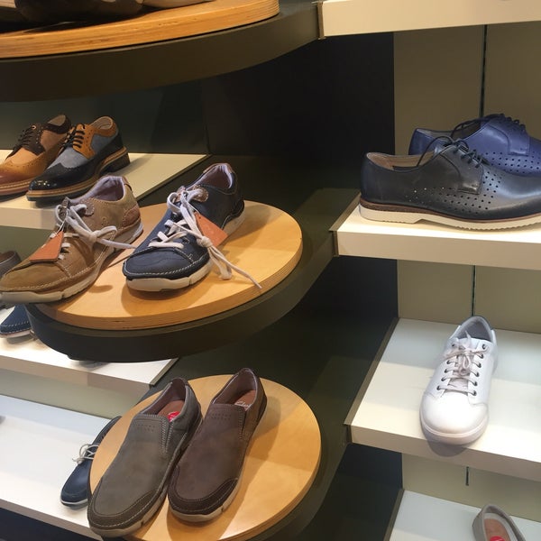 clarks shoes galleria mall