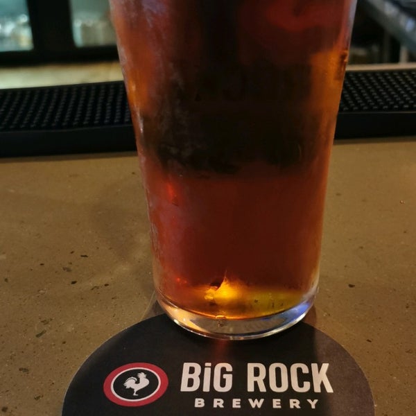 Photo taken at Big Rock Urban Brewery &amp; Eatery by Dave on 7/31/2021