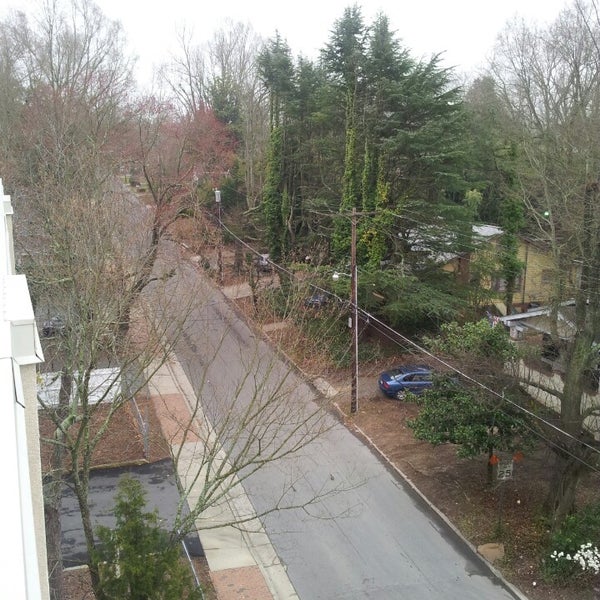3/18/2013 tarihinde Andres S.ziyaretçi tarafından Graduate Chapel Hill'de çekilen fotoğraf