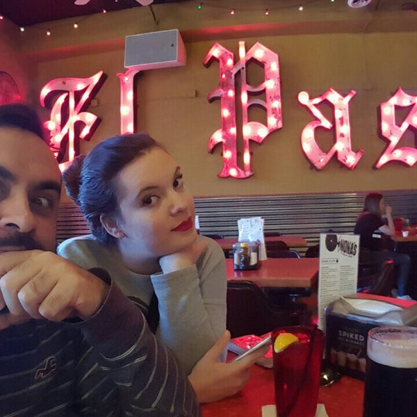 Photo taken at Nona&#39;s Pizza N. Mesa by Andres S. on 1/16/2016