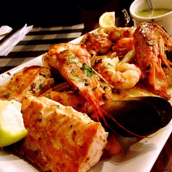 Foto tirada no(a) Chipper Seafood por Victoria D. em 11/2/2014