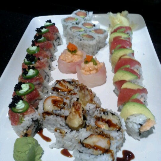 Снимок сделан в Fusion Fire Asian Fondue &amp; Sushi Bar пользователем Jacqueline S. 12/15/2012