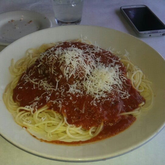 3/30/2014 tarihinde Carlos M.ziyaretçi tarafından Amerigo Italian Restaurant'de çekilen fotoğraf