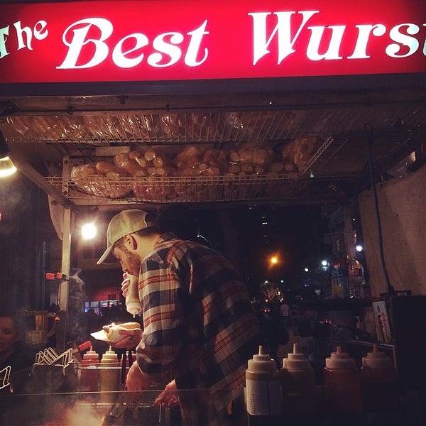 Foto tirada no(a) The Best Wurst por Hazel Y. em 3/13/2014