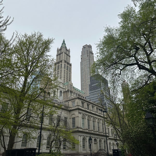 รูปภาพถ่ายที่ New York City Hall โดย Fristt T. เมื่อ 4/21/2024
