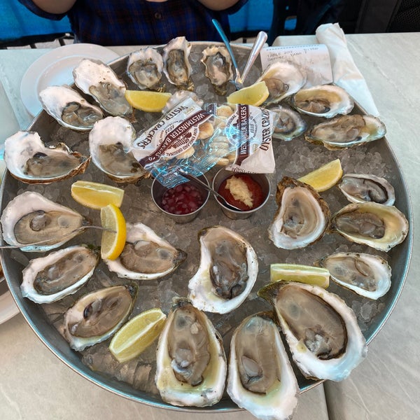 Photo taken at Hank&#39;s Oyster Bar by Fristt T. on 9/3/2021