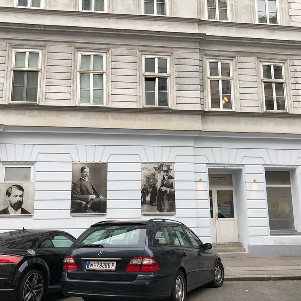 Foto scattata a Sigmund Freud Museum da Hosaías d. il 10/21/2019