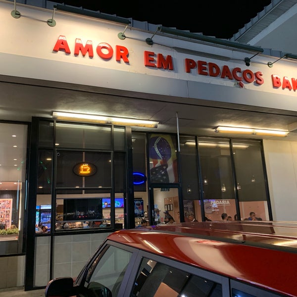 Photo taken at Amor em Pedaços Bakery by Rafael C. on 2/6/2019