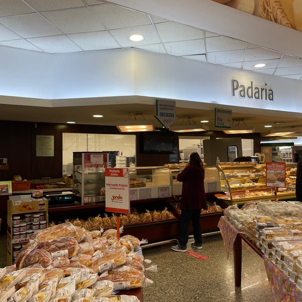 รูปภาพถ่ายที่ Sonda Supermercados โดย Rafael C. เมื่อ 6/18/2021