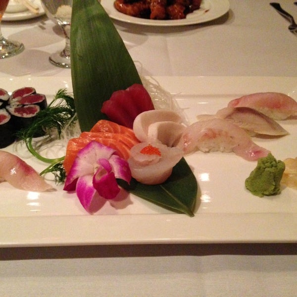 Das Foto wurde bei Elena Wu Restaurant &amp; Sushi Bar von Justin C. am 3/16/2013 aufgenommen