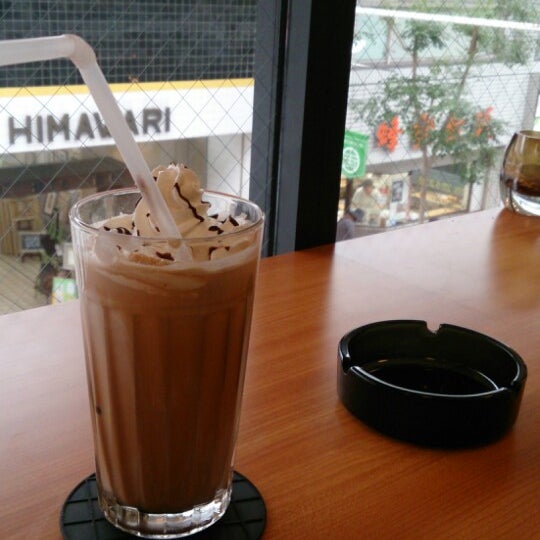 Foto tirada no(a) cafe&amp;bar UNDERBAR por Masaomi S. em 2/22/2013
