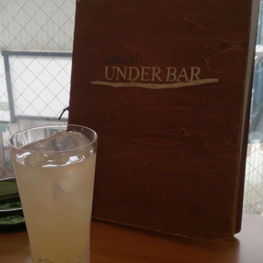 รูปภาพถ่ายที่ cafe&amp;bar UNDERBAR โดย Masaomi S. เมื่อ 4/1/2013