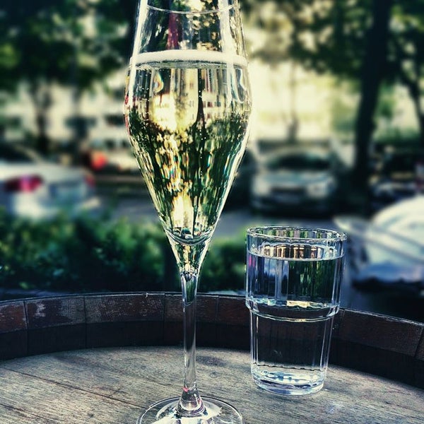 Summer is here! More than 40 different types of sparkling wines in our wine bar :