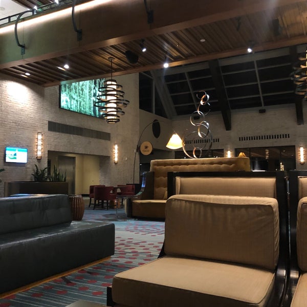 Снимок сделан в The Inverness Denver, a Hilton Golf &amp; Spa Resort пользователем Jen R. 1/24/2020
