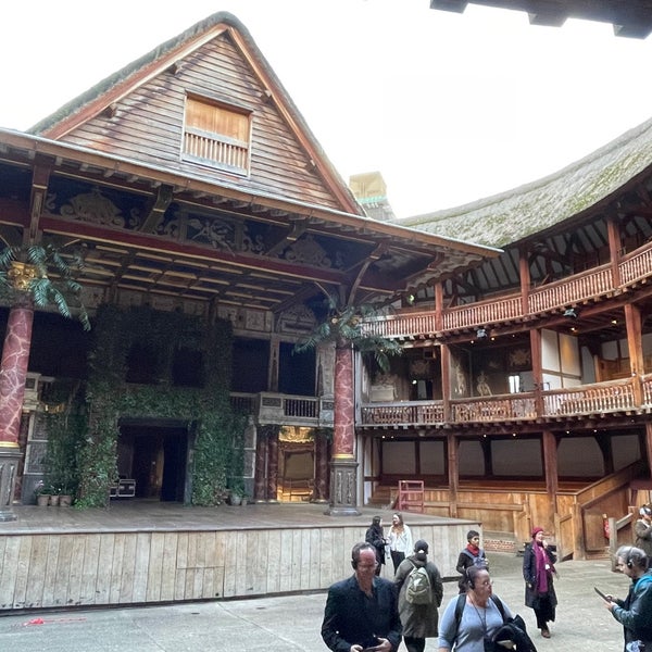 Photo taken at Shakespeare&#39;s Globe Theatre by Ivyin L. on 10/24/2022