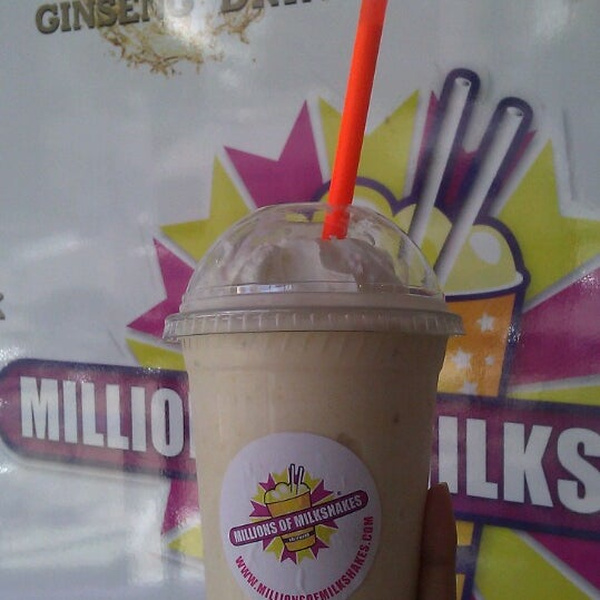 รูปภาพถ่ายที่ Millions of Milkshakes โดย Cj D. เมื่อ 6/26/2013