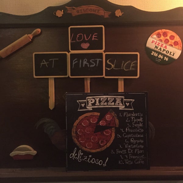 1/11/2018 tarihinde Niyanziyaretçi tarafından Pizza Napoli'de çekilen fotoğraf