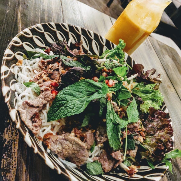 Снимок сделан в To1980 - Vietnamese Street Food пользователем Oliver L. 9/19/2019