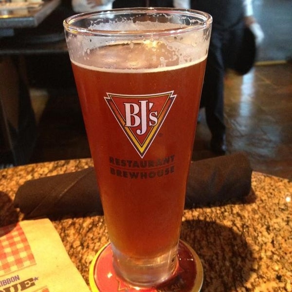 Photo taken at BJ&#39;s Restaurant &amp; Brewhouse by Chloe D. on 8/28/2013