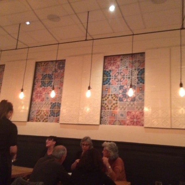 Das Foto wurde bei Centre Street Cafe von Carissa H. am 11/13/2014 aufgenommen