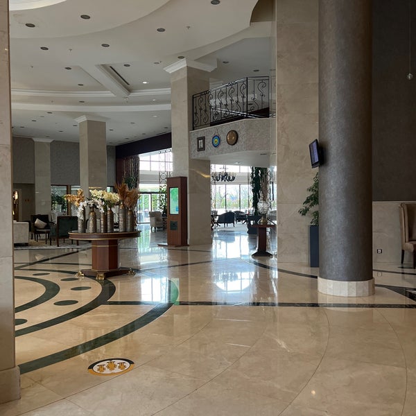 Photo taken at Wellborn Luxury Hotel by Nasser A. on 2/20/2023