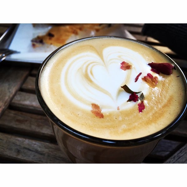 12/14/2014 tarihinde Alvin B.ziyaretçi tarafından Café Loisl'de çekilen fotoğraf