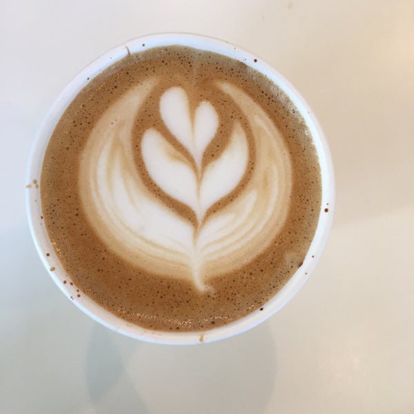 Снимок сделан в C+M (Coffee and Milk) at LACMA пользователем Karla K. 12/31/2015