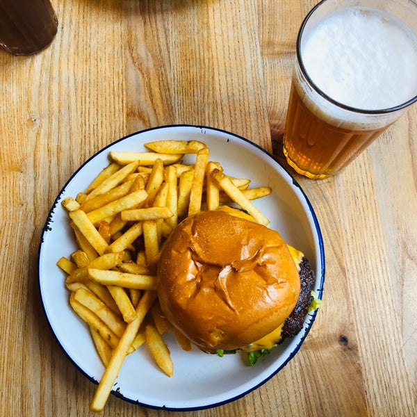 Foto diambil di Otto&#39;s Burger oleh nicolás pada 12/1/2019