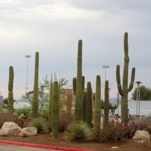 Снимок сделан в Tucson International Airport (TUS) пользователем Fatima C. 7/6/2013