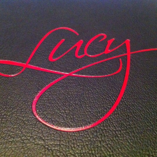 รูปภาพถ่ายที่ Lucy Restaurant โดย Martin L. เมื่อ 10/26/2012