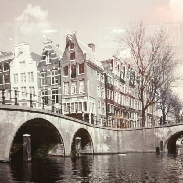 3/1/2013 tarihinde Justin K.ziyaretçi tarafından Amsterdam Falafelshop'de çekilen fotoğraf