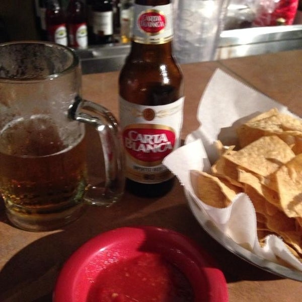 Photo taken at Kelly&#39;s Ole&#39;s Neighborhood Tex-Mex by Charlie L. on 10/23/2013