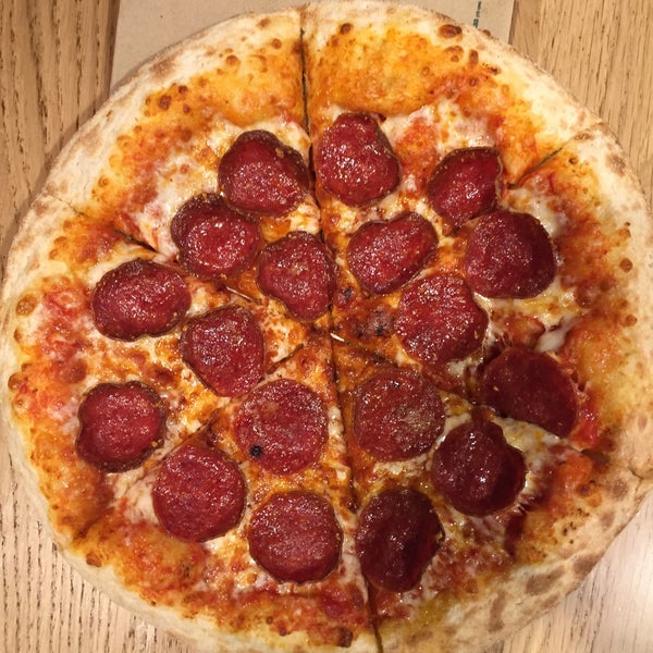 4/14/2017 tarihinde Glenn R.ziyaretçi tarafından New York Pizza'de çekilen fotoğraf